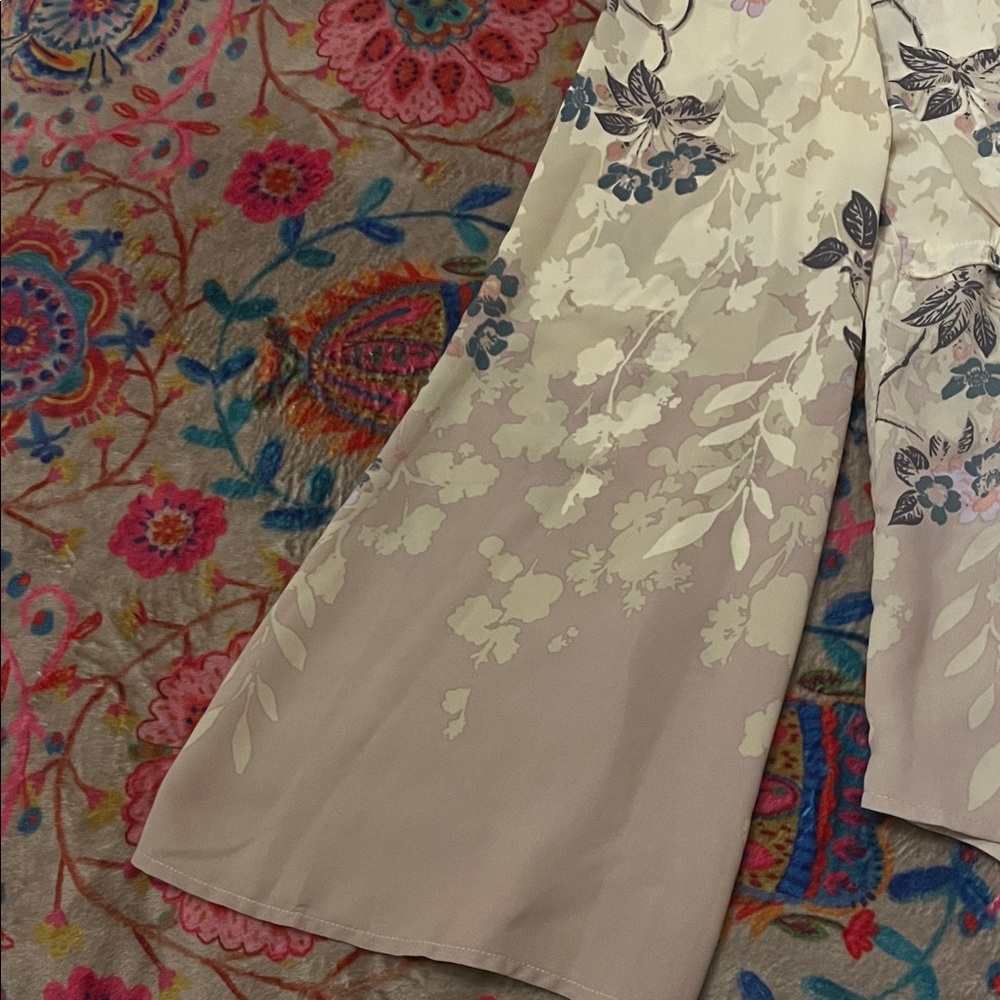 MAURICES Cream Floral V-Neck Blouse - Picture 6 of 9